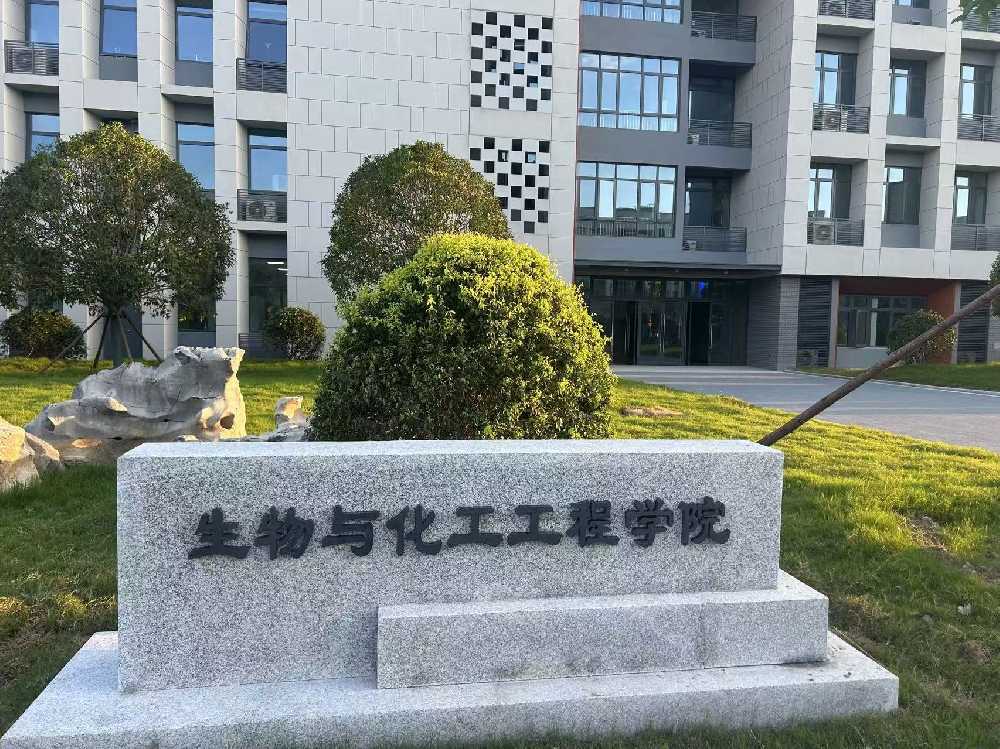 金牛区扬州职业大学体育场高杆灯项目